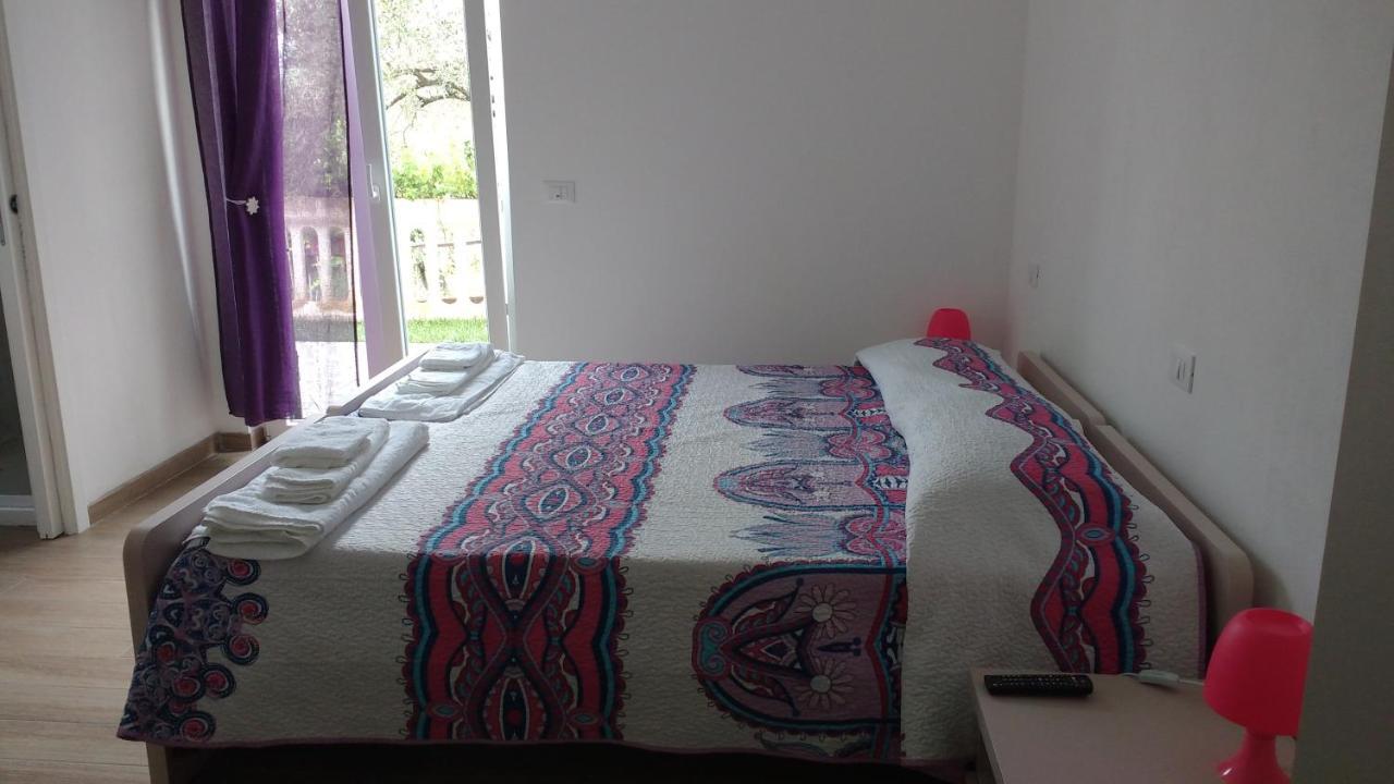 Bed and Breakfast La Vie Est Belle Finale Ligure Exterior foto