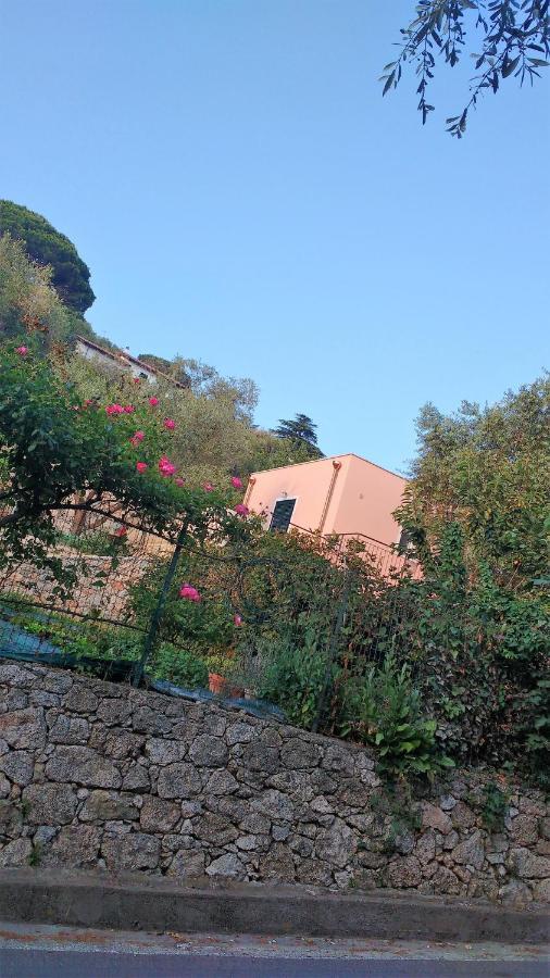 Bed and Breakfast La Vie Est Belle Finale Ligure Exterior foto
