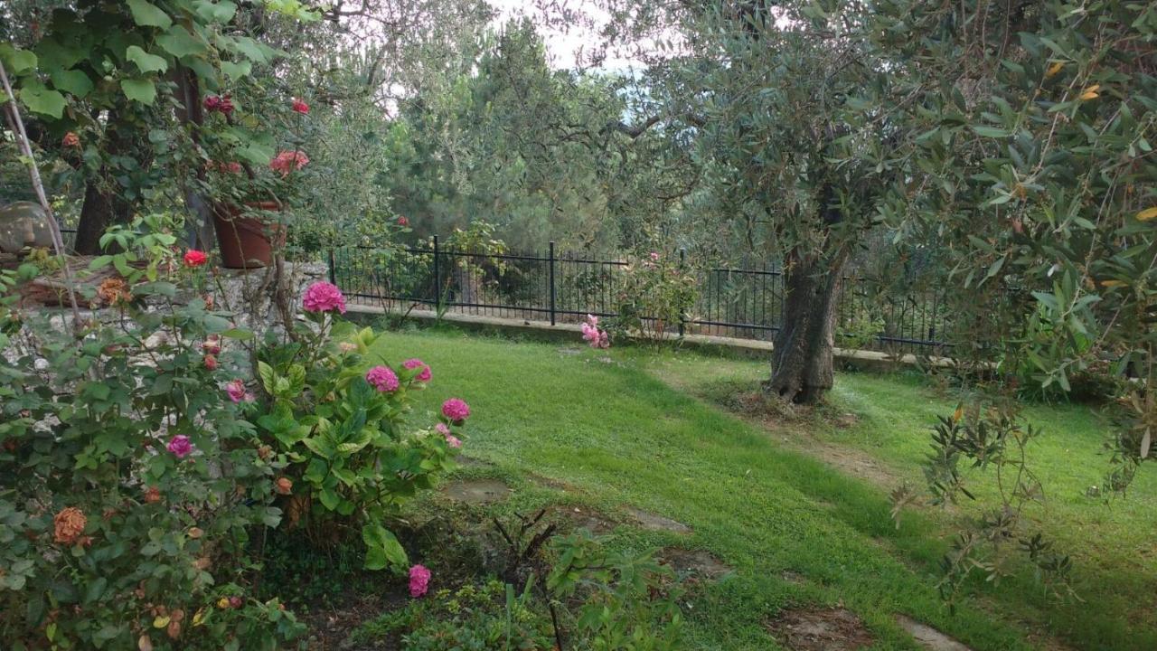 Bed and Breakfast La Vie Est Belle Finale Ligure Exterior foto