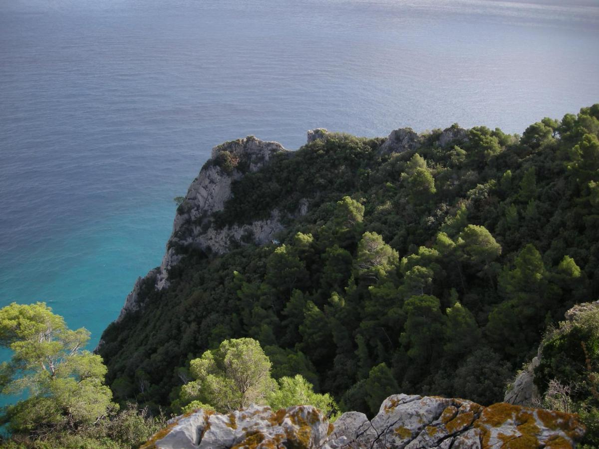 Bed and Breakfast La Vie Est Belle Finale Ligure Exterior foto