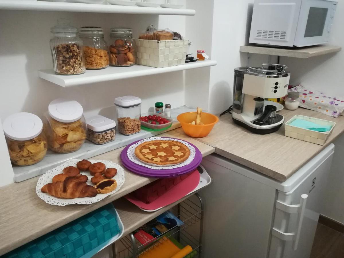 Bed and Breakfast La Vie Est Belle Finale Ligure Exterior foto