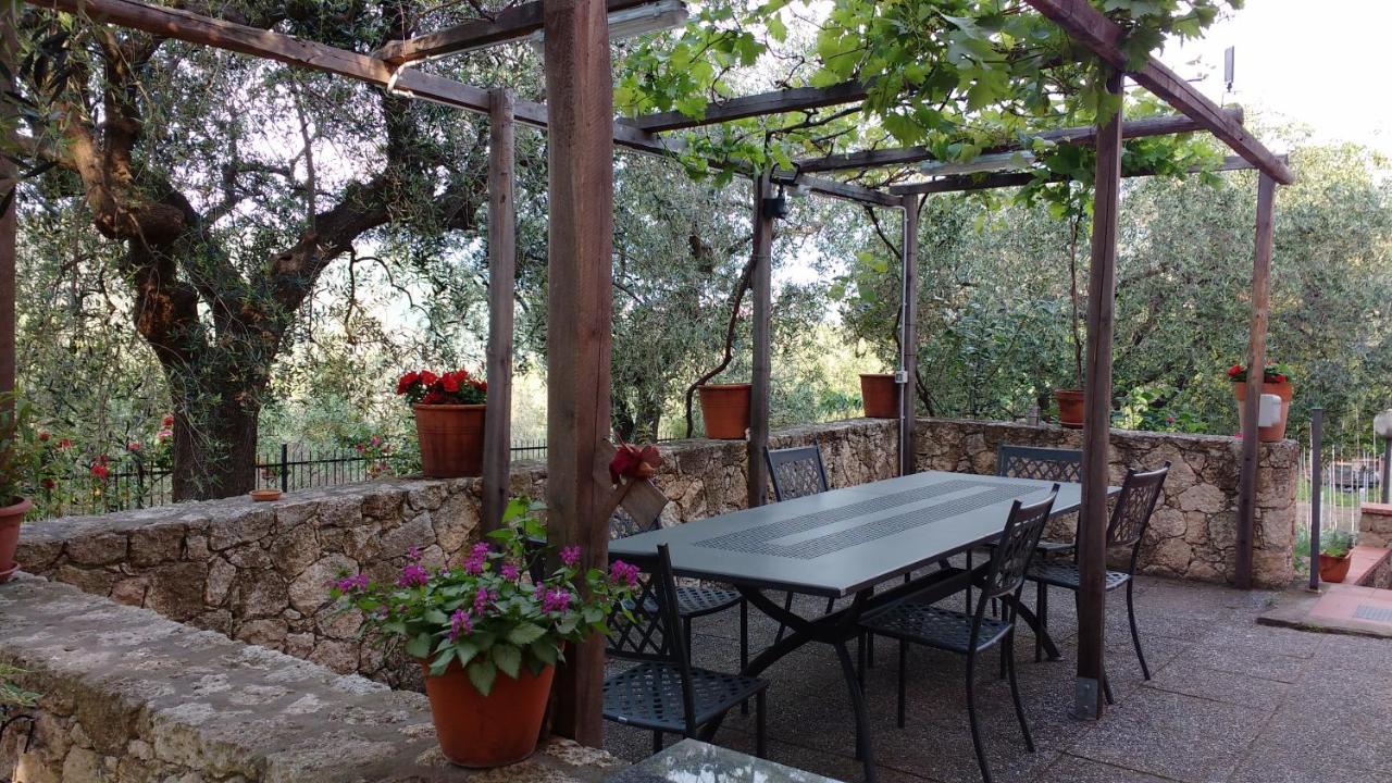 Bed and Breakfast La Vie Est Belle Finale Ligure Exterior foto