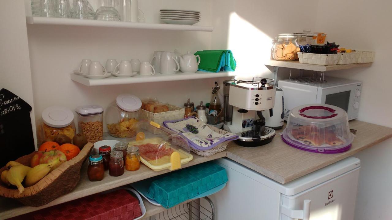 Bed and Breakfast La Vie Est Belle Finale Ligure Exterior foto