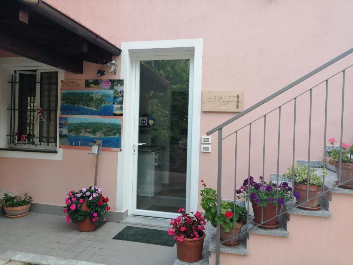 Bed and Breakfast La Vie Est Belle Finale Ligure Exterior foto
