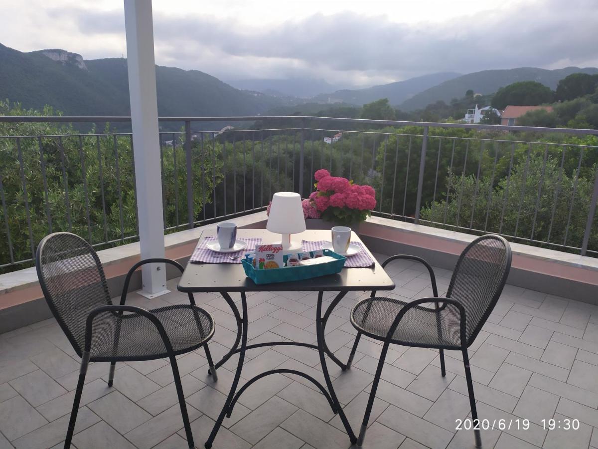 Bed and Breakfast La Vie Est Belle Finale Ligure Exterior foto