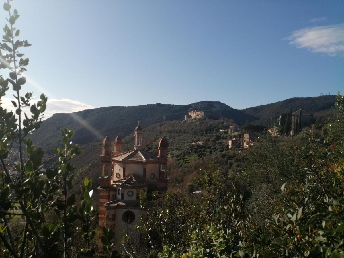 Bed and Breakfast La Vie Est Belle Finale Ligure Exterior foto