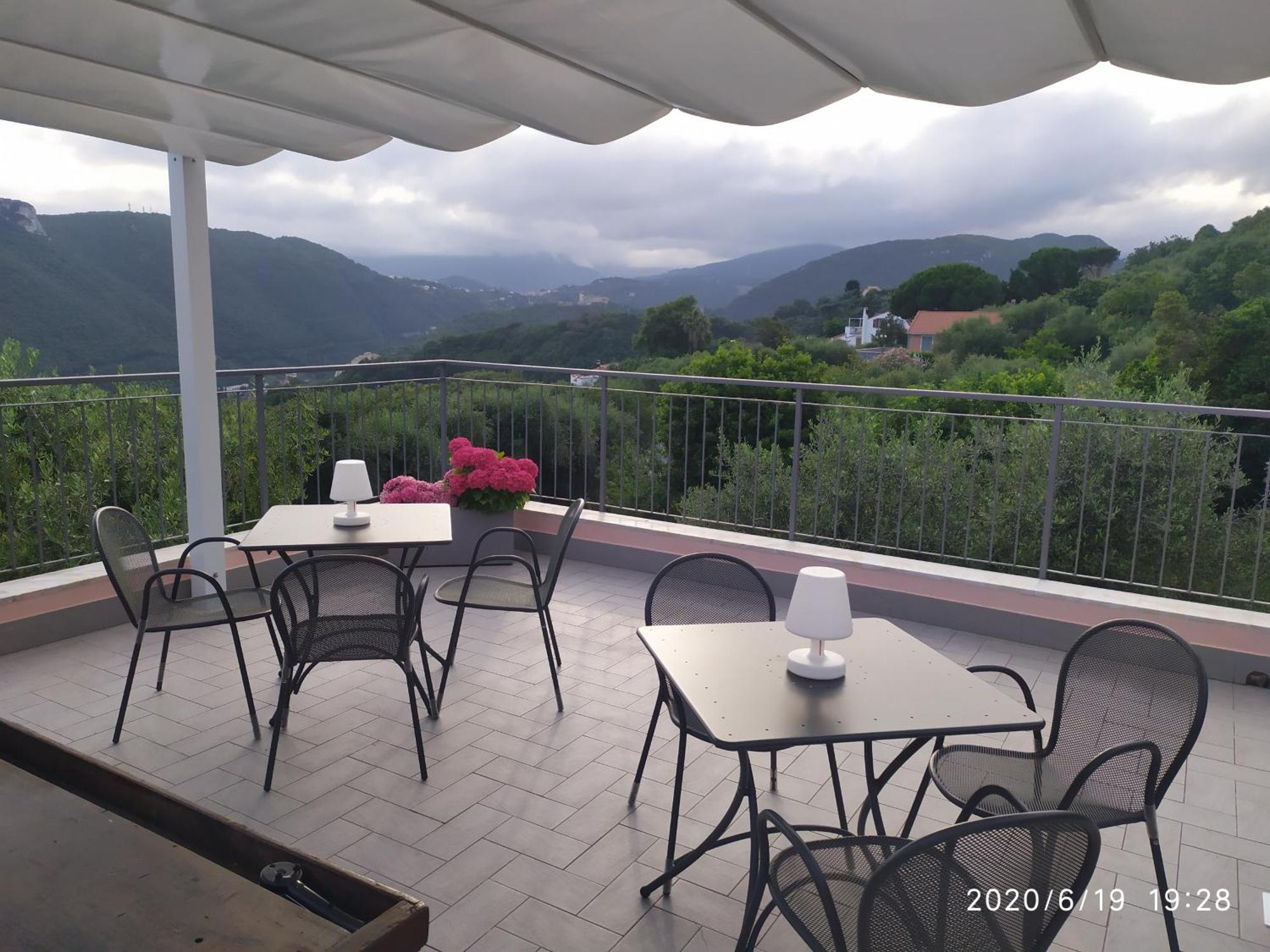 Bed and Breakfast La Vie Est Belle Finale Ligure Exterior foto